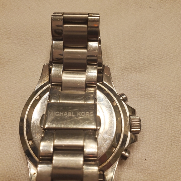 Michael Kors Watch - Picture 4 of 6